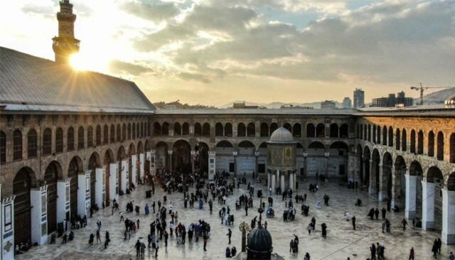 Bei einem Ansturm in der historischen Umayyaden-Moschee von Damaskus wurden drei Frauen getötet und fünf Kinder verletzt

