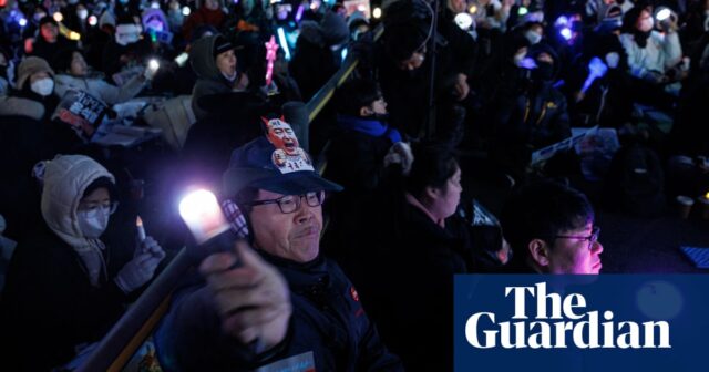 Tausende rivalisierende Demonstranten versammeln sich in Seoul, nachdem Yoon Suk Yeol einer Verhaftung entgangen ist – Video

