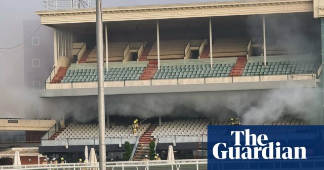 Mann, der beschuldigt wird, die Tribüne der Rennbahn Caulfield in Brand gesteckt zu haben, steht vor Gericht

