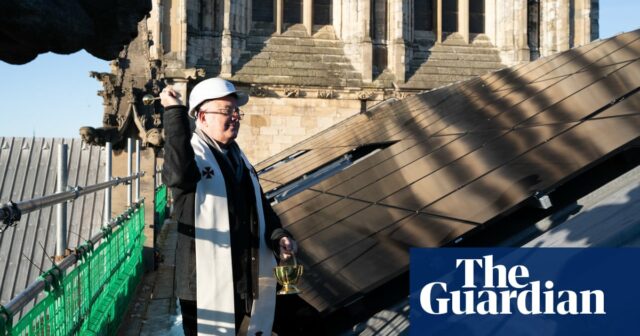 Wolken teilen sich, um die 184 Solarpaneele des York Minster zu segnen

