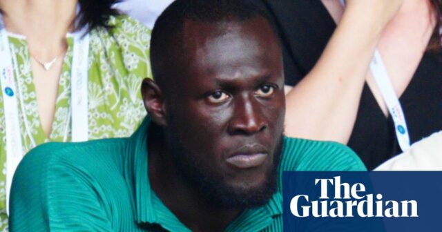 Stormzy wurde wegen Telefonierens während der Fahrt mit einem Rolls-Royce verboten

