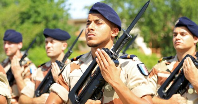 Kann es sich auf eine weiche Kraft mit dem militärischen Einfluss von Frankreich in Afrika in Afrika verlassen?

