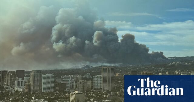 Nachmittags-Update: Brände in LA breiten sich auf die Hollywood Hills aus; Überlebensfähigkeiten der Wanderer gelobt; und Trinken in Tolstois Haus

