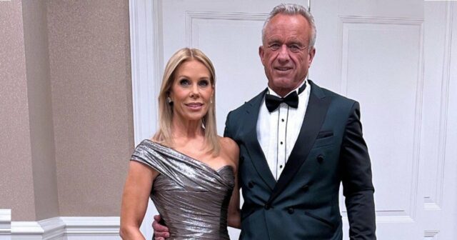 Cheryl Hines 'Brautkleider kreierten ihre glamourösen Einweihungskleider

