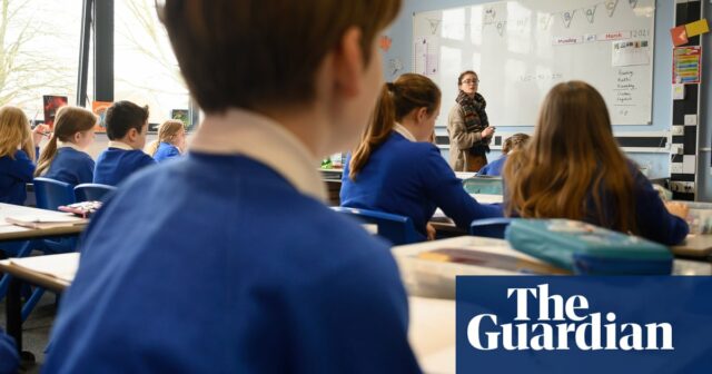 Den Schulen in England droht „der Tod durch tausend Kürzungen“, sagen Schulleiter

