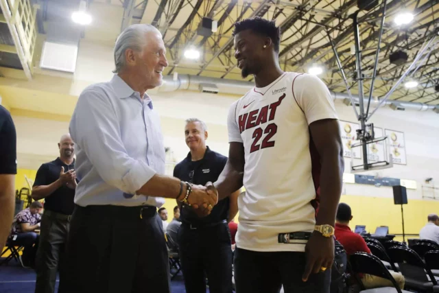 Der Analyst rügt Jimmy Butler wegen der Kommentare von Pat Riley

