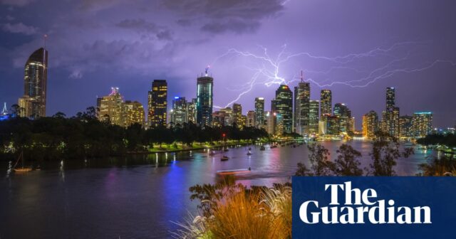 Für den größten Teil Australiens wird stürmisches, heißes Wetter vorhergesagt, mit Überschwemmungsgefahr in New South Wales und Queensland

