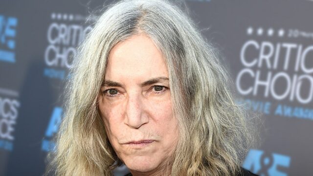 Sänger Patti Smith kollabiert auf der Bühne in Brasilien, Cuts Show Short

