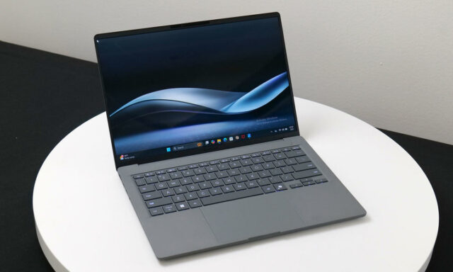 ASUS hat auf der CES 2025 das Zenbook A14 vorgestellt und es ist der MacBook Air-Konkurrent, von dem ich geträumt habe

