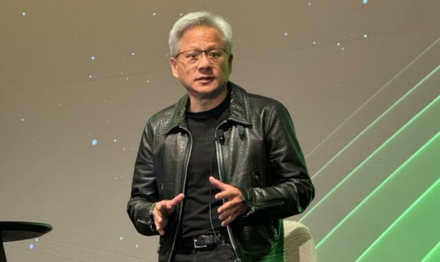 Jensen Huang, CEO von NVIDIA, begrüßt den Aufstieg der superintelligenten KI auf der CES 2025

