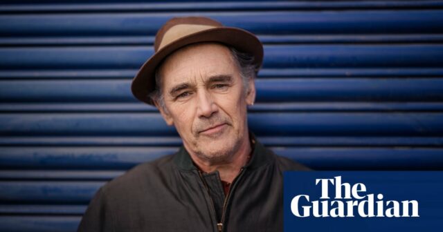 Mark Rylance schließt sich der Kritik am Polizeiverbot des Pro-Palästina-Marsches in London an

