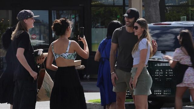 Justin Baldoni fotografiert mit Fans auf Maui inmitten einer Klage gegen Blake Lively

