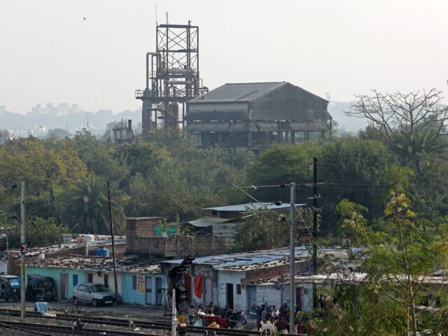 Indien räumt 40 Jahre nach der Katastrophe Giftmüll aus der Gasleckstelle in Bhopal aus

