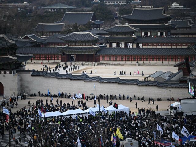 Rivalisierende Lager protestieren in Südkorea, während die Behörden auf Yoons Verhaftung drängen

