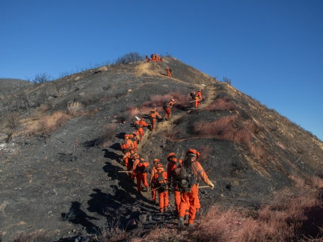 Bei der Bekämpfung eines weiteren Brandes in der Nähe von Los Angeles wurden Fortschritte erzielt

