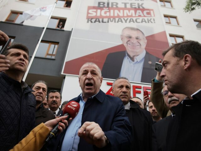 Der Vorsitzende der Siegespartei der Türkei, Umit Özdag, steht wegen „Aufstachelung zum Hass“ vor Gericht.

