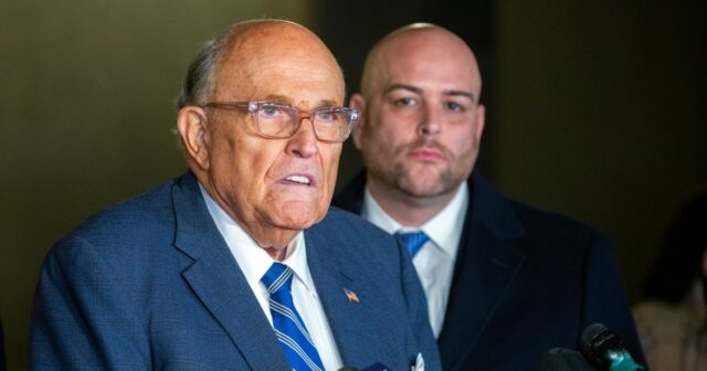 Der ehemalige New Yorker Bürgermeister und Trump-Verbündete Rudy Giuliani wurde wegen Missachtung des Gerichts verurteilt

