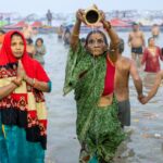 Tausende Hindus baden beim indischen Kumbh-Mela-Fest in heiligem Wasser