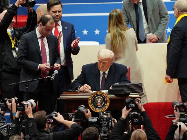 Trump „streicht“ das Geburtsrecht auf die Staatsbürgerschaft: Wen wird es betreffen?

