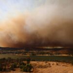 Regen in Kalifornien trägt zur Löschung von Waldbränden bei, birgt jedoch die Gefahr giftiger Abflüsse und Schlammlawinen