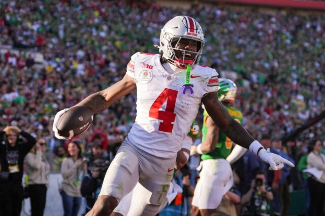 Nr. 6 Ohio State besiegt den bestplatzierten Oregon mit 41-21 im Rose Bowl und rückt ins CFP-Halbfinale vor

