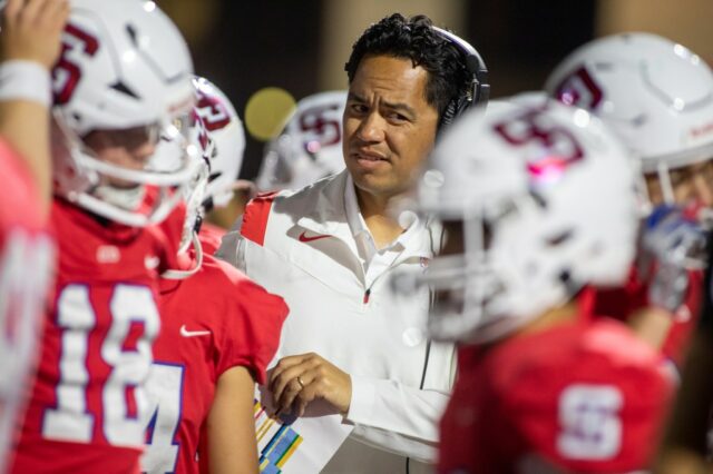 Lenny Vandermade von St. Ignatius tritt zurück und wird Trainer von Carson Palmers Stab in SoCal

