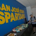 Die Moore-Schwestern trafen sich beim Beachvolleyball im Bundesstaat San Jose wieder