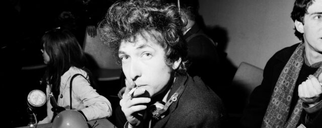 17 Jahre lang führten schwedische Wissenschaftler im Rahmen einer Wette Songtitel von Bob Dylan in ihre Forschungsarbeiten ein

