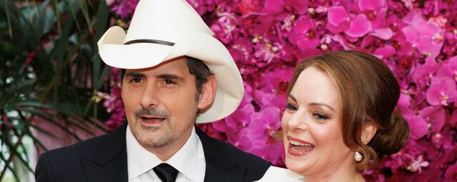 Die Frau des Landstars Brad Paisley teilt das Update der Gesundheit: "Kein Sympathie, bitte"

