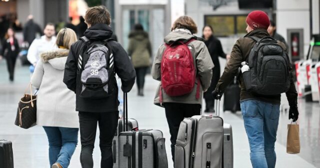 Kanadier, die das Vereinigte Königreich besuchen, müssen jetzt für eine Reisegenehmigung bezahlen

