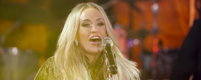 Carrie Underwood liefert bei der Amtseinführung des Präsidenten eine atemberaubende Darbietung von „America the Beautiful“.

