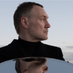 Exklusive Fragen und Antworten: David Gray teilt seine pure Freude am Songwriting auf dem neuen Album „Dear Life“