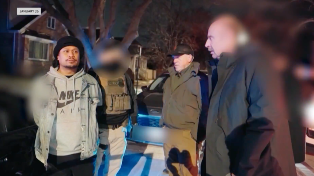 Dr. Phil schließt sich Tom Homans ICE Raid an: „Sind Sie Dr. Phil?“ | Video

