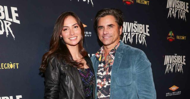 John Stamos‘ Frau scherzt, dass er „alles durchgemacht“ habe, bevor er geheiratet habe

