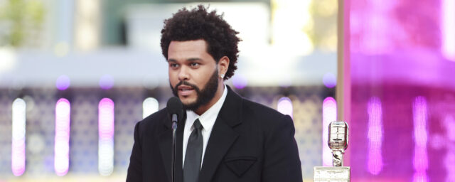 The Weeknd verschiebt die Veröffentlichung des Albums und sagt die Rose Bowl-Show wegen Waldbränden in LA ab

