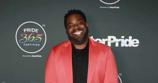 Der Komiker Ron Funches nennt Travis Kelce den „Golden Retriever“ des Fußballs

