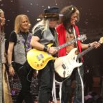 „Aerosmith trifft sich wieder auf Steven Tylers Grammys-Party nach seinem Rücktritt“ auf Tour