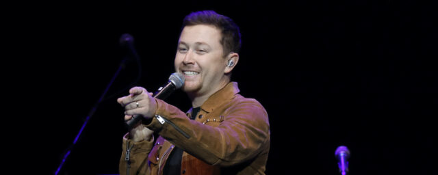 Scotty McCreery erinnert sich an das erste Mal, als er George Strait traf: „Einer meiner Helden“

