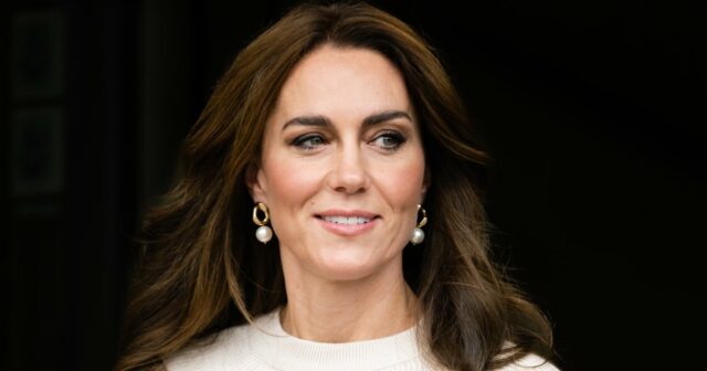 Holen Sie sich einen schicken, adretten schicken Pullover von Kate Middleton für nur 24 US -Dollar

