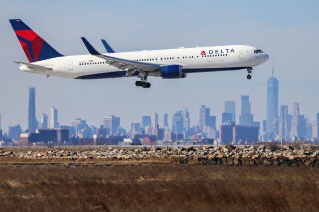 Delta Air Lines kündigt auf der CES 2025 einen KI-gestützten Assistenten in seiner mobilen App sowie kostenloses YouTube Premium und Musik an Bord an

