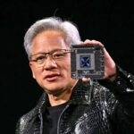 Der CEO von Nvidia sagt, dass sich seine KI-Chips schneller verbessern als das Mooresche Gesetz