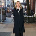 Kelly Ripa lieferte Inspiration für die Wintermode – reproduzieren Sie ihre Satinhose für nur 37 US-Dollar