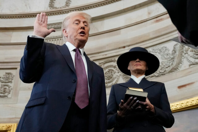 Trump hat nicht auf eine Bibel geschworen. Ist es wichtig?

