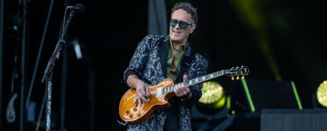 Der Gitarrist Def Leppard Vivian Campbell erklärt, warum er kürzlich das erste Konzert der Gruppe im Jahr 2025 in Mexiko verpasst hat

