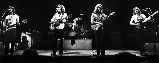 An diesem Tag im Jahr 1977: Das klassische Album „Hotel California“ der Eagles startete einen langen, nicht aufeinanderfolgenden Lauf auf Platz 1 der Billboard 200

