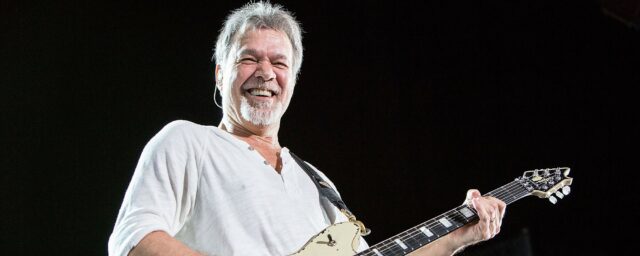 Der Sohn, die Ex-Co-Teamer und die Freunde von Eddie Van Halen, huldigen Sie die Legende der Gitarre, als er sein 70-jähriges Bestehen gewesen wäre

