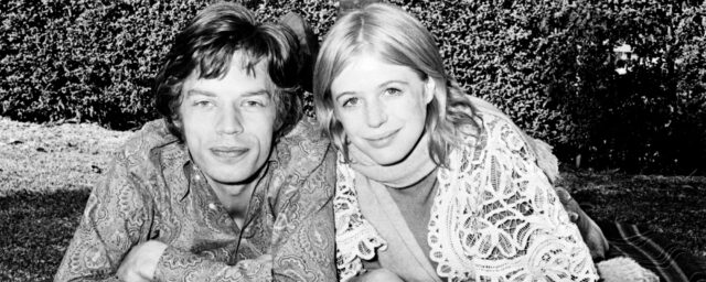 Mick Jagger, Mitglieder der Rolling Stones, und Metallica Tribut an die britische Sängerin / Schauspielerin der verstorbenen Marianne Faithfull

