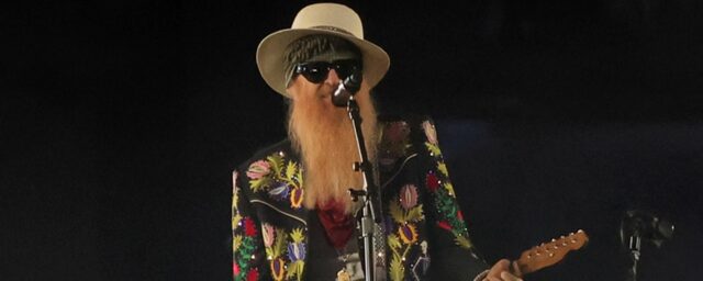 ZZ Top-Frontmann Billy Gibbons veröffentlicht neuen Solosong „Livin' It Up Down in Texas“, gemeinsam geschrieben mit Billy Bob Thornton und Mark Collie

