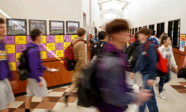 Gouverneur Greg Abbott möchte das Dei-Verbot von Texas auf K-12-Schulen verlängern

