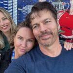 Harry Connick Jr. teilt seltenes Foto mit seinen erwachsenen Töchtern bei den Australian Open